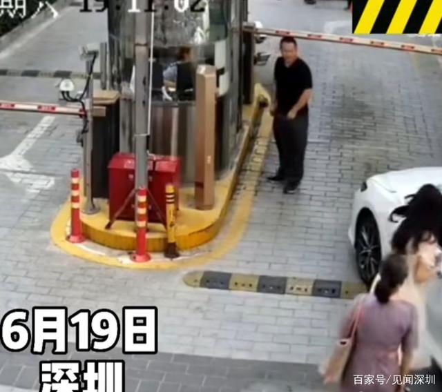 又是油門當剎車，深圳女司機剛啟動就撞翻崗?fù)?，女保安員骨折受傷